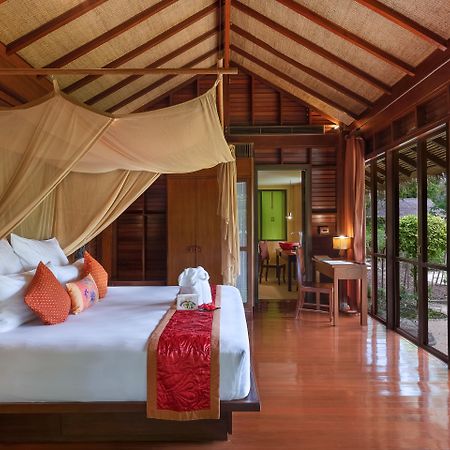 Zeavola Resort Phi Phi Don Esterno foto A bedroom at the resort
