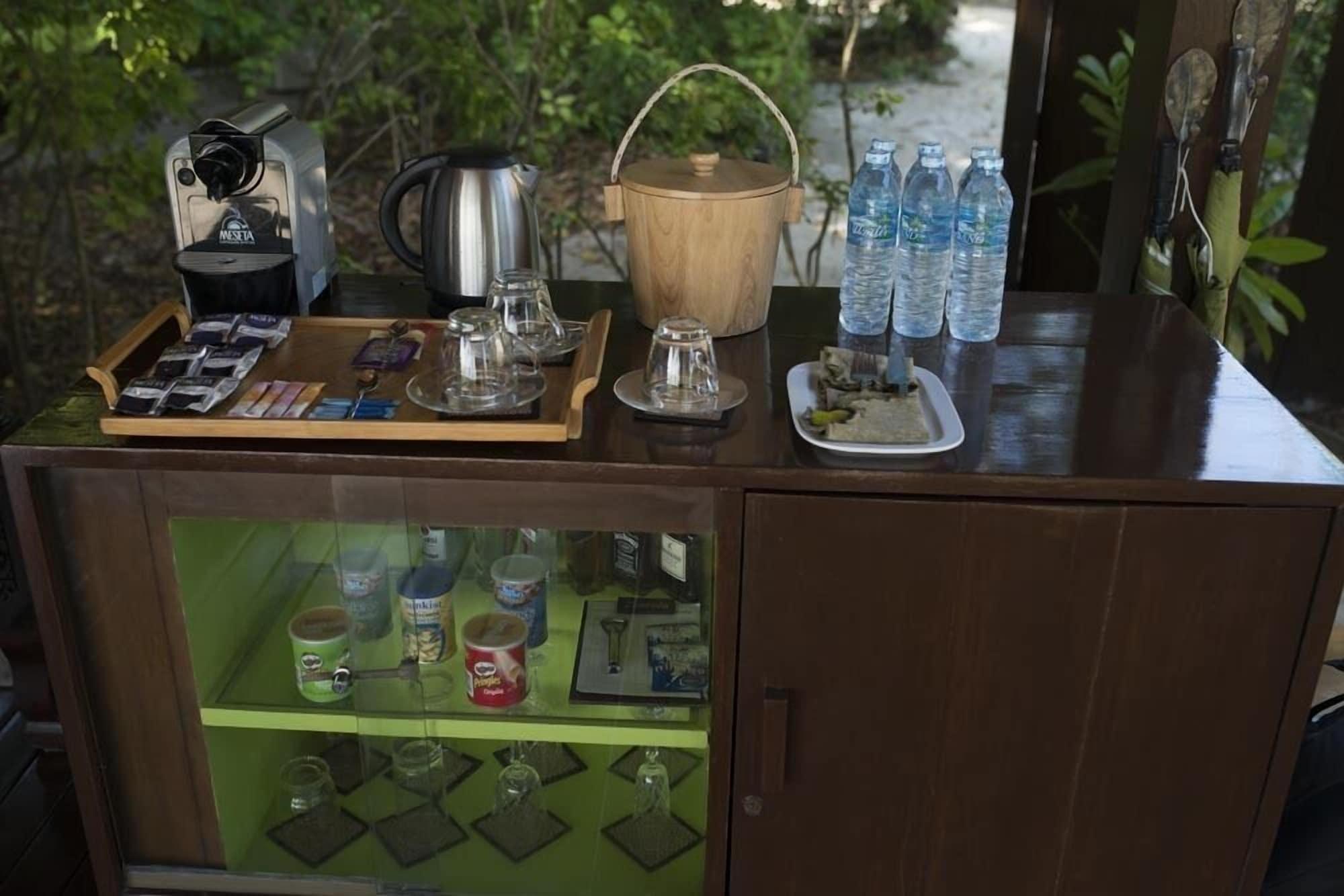 Zeavola Resort Phi Phi Don Esterno foto A wet bar