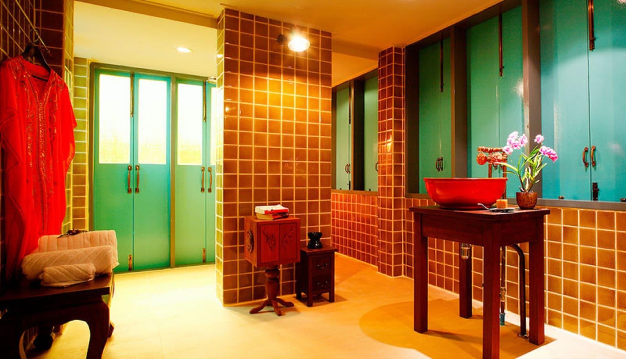 Zeavola Resort Phi Phi Don Esterno foto A modern onsen in Tokyo