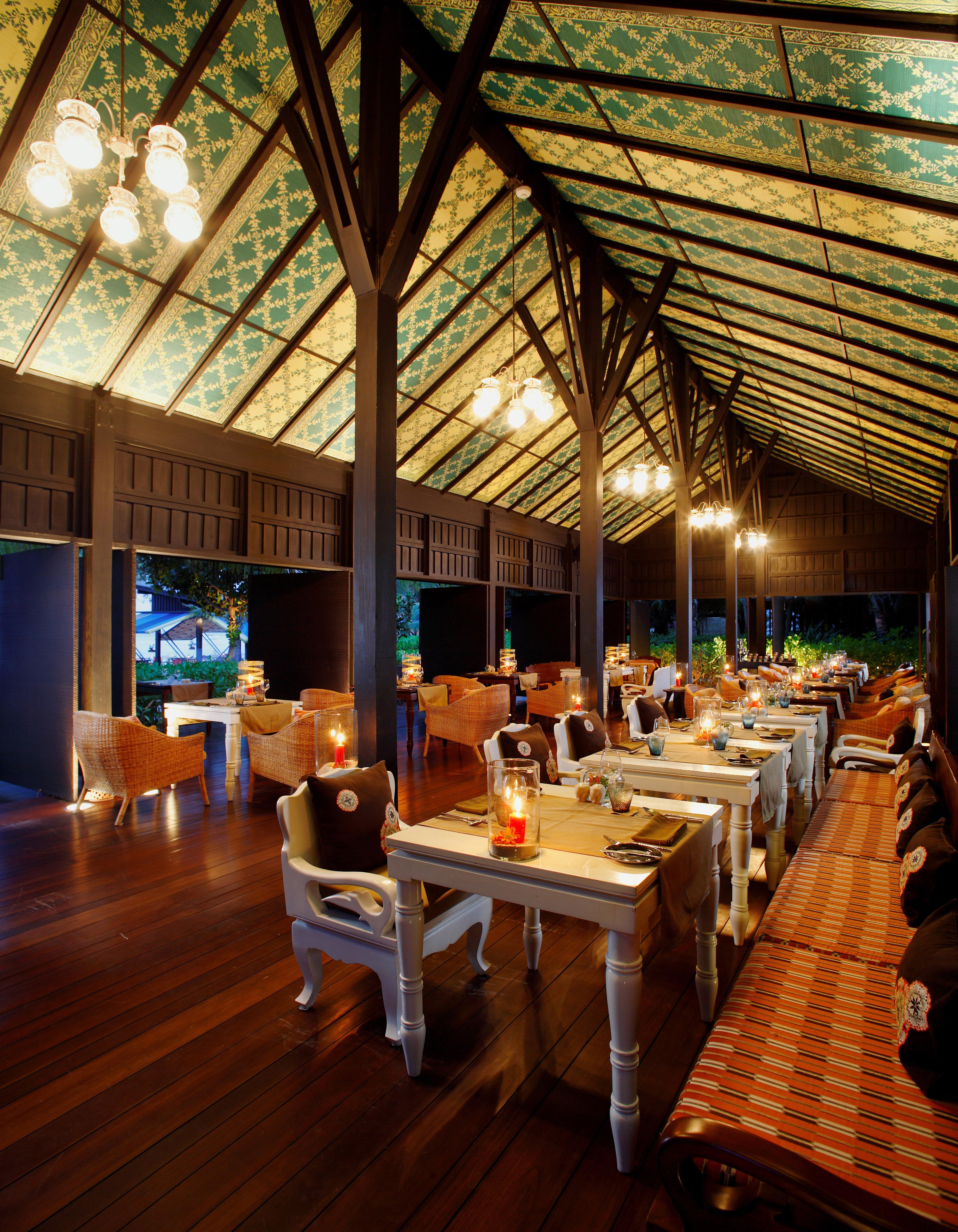 Zeavola Resort Phi Phi Don Ristorante foto The interior of the restaurant