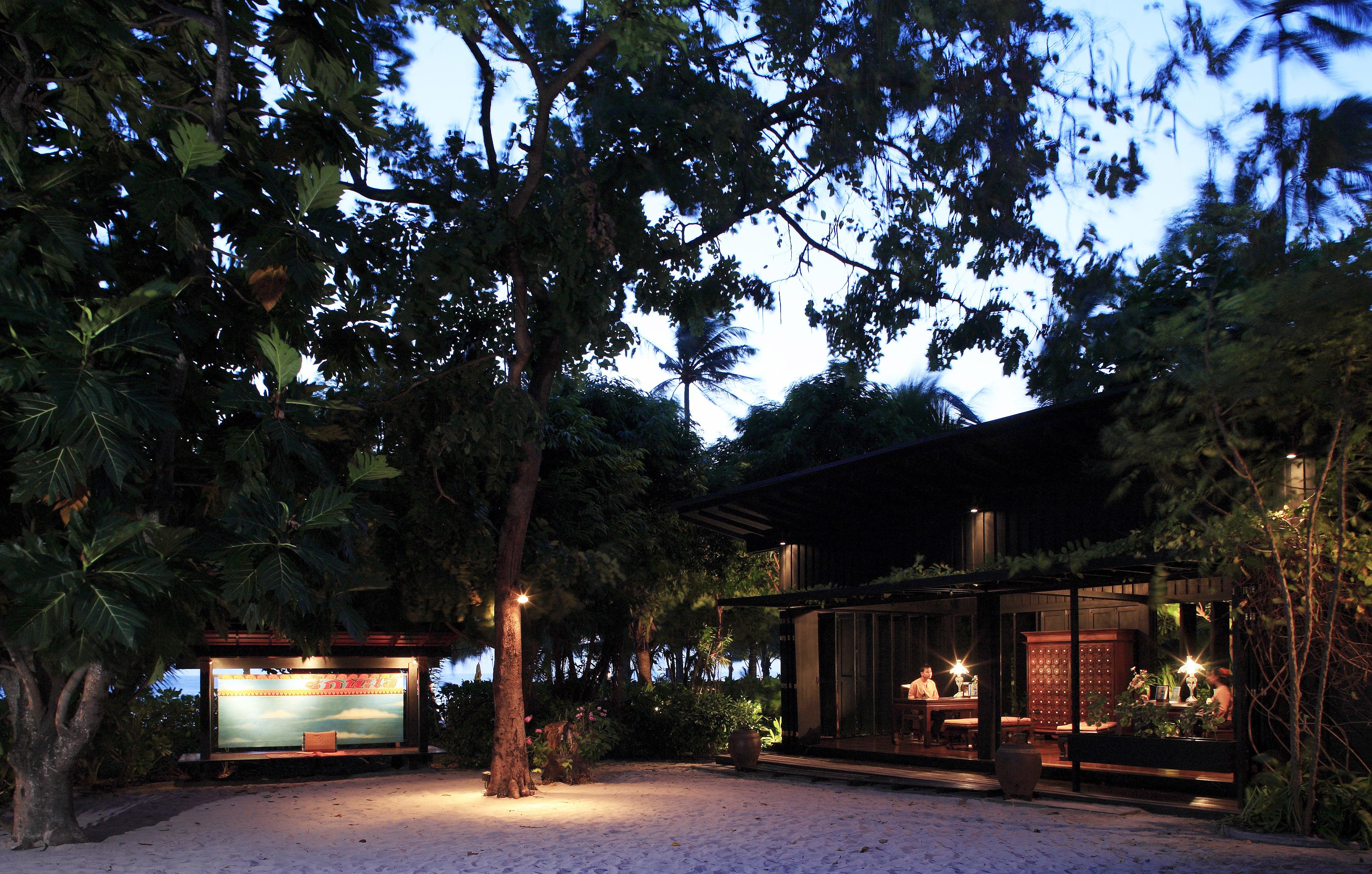 Zeavola Resort Phi Phi Don Esterno foto The restaurant at the resort