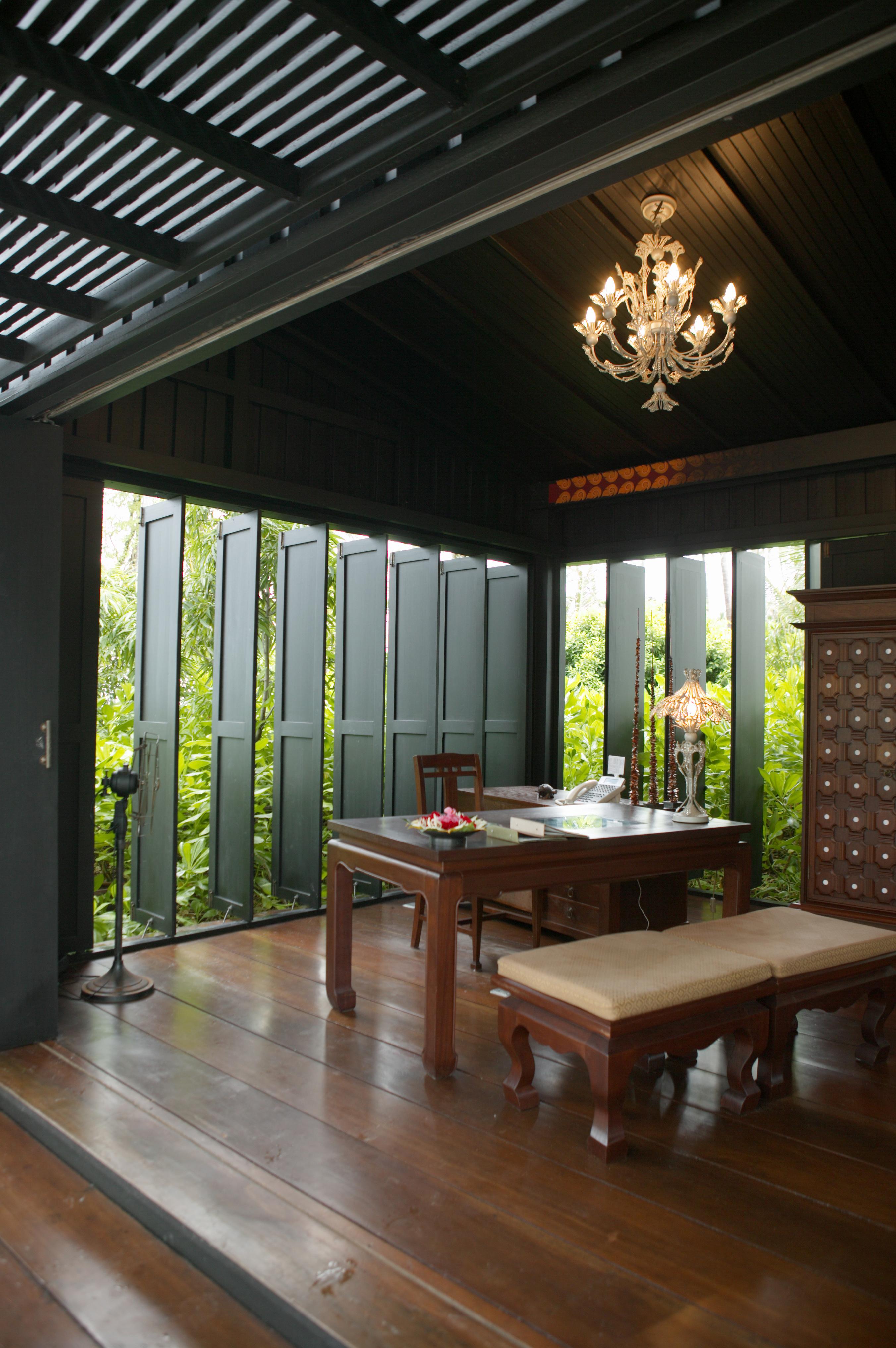 Zeavola Resort Phi Phi Don Esterno foto Interior of a traditional Thai house