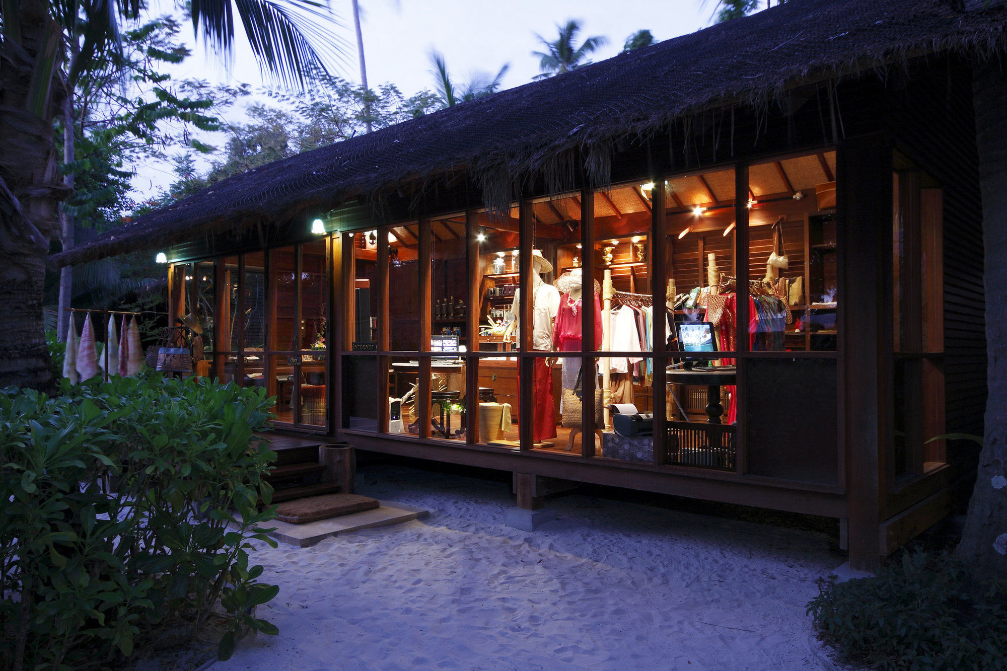 Zeavola Resort Phi Phi Don Amenities foto A shop in the Maldives