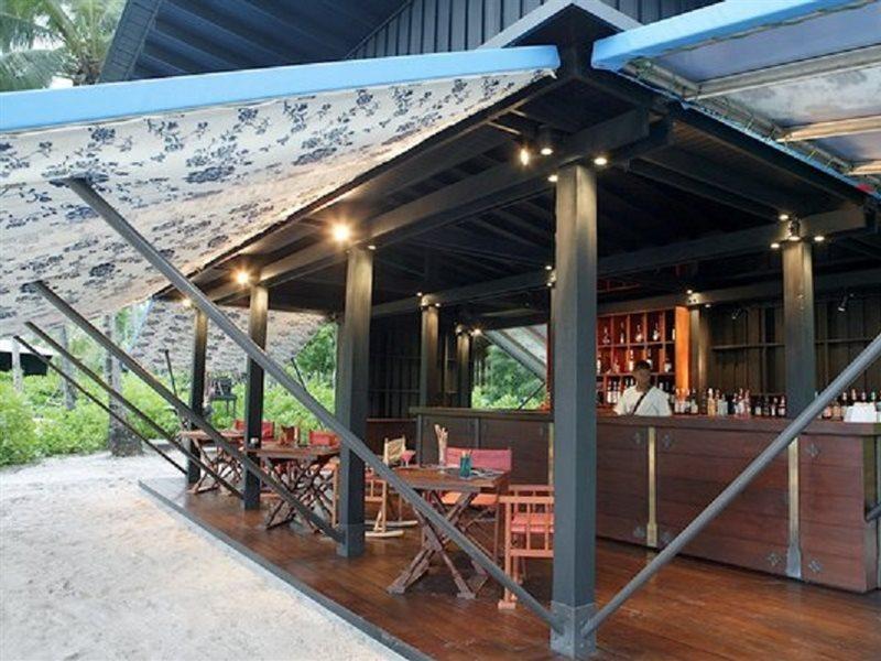 Zeavola Resort Phi Phi Don Esterno foto The bar at the beach club